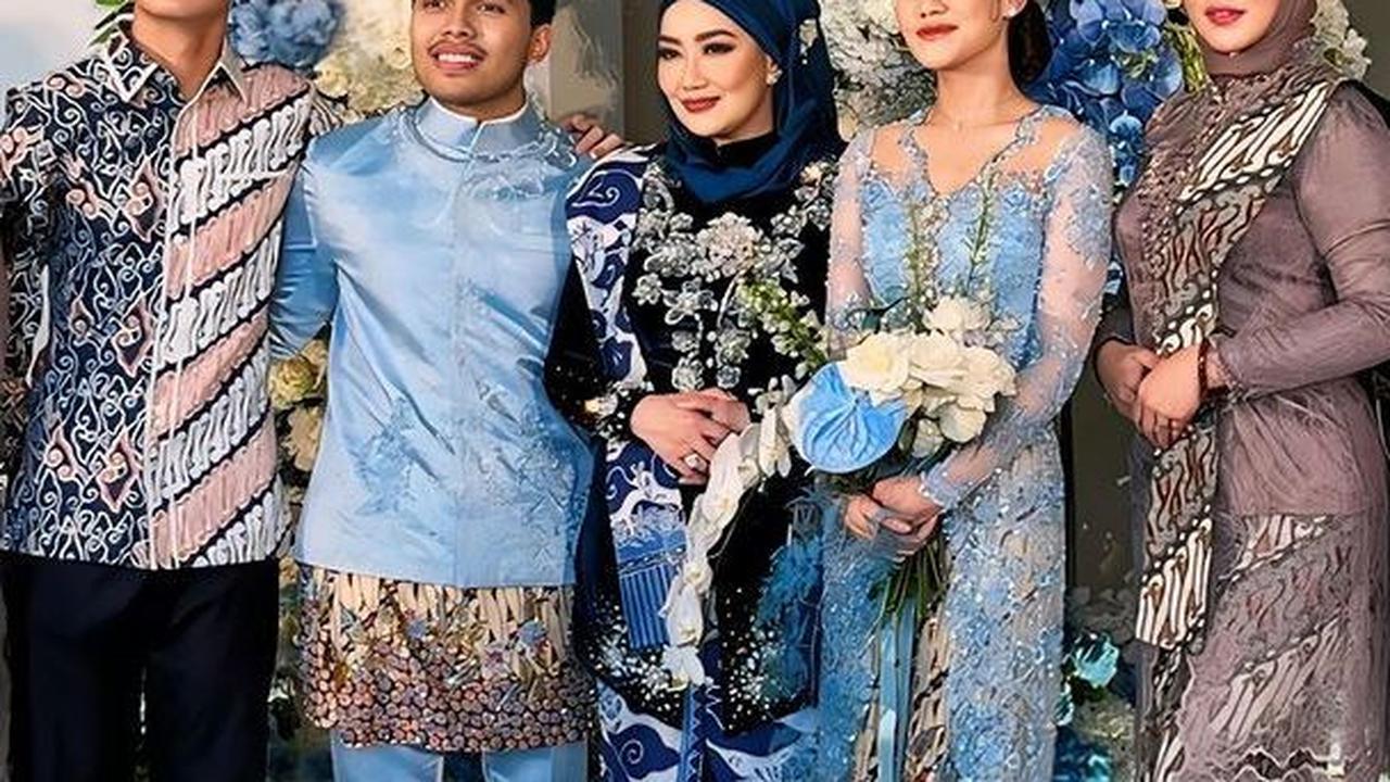 Didampingi oleh Kedua Bidadari Surga <br>