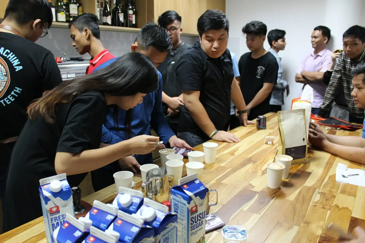 Poltek Sahid menggelar workshop Barista Class.