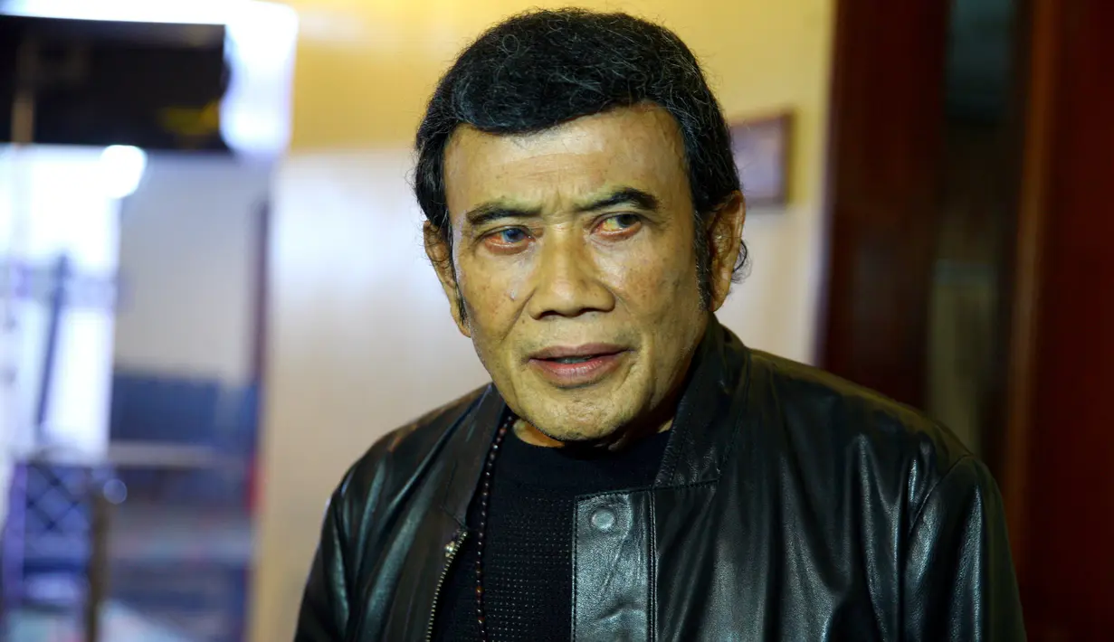Kabarnya, Rhoma Irama akan melakukan duet bersama dengan dua Ratu Dangdut, Elvy Sukaesih dan Rita Sugiarto serta beberapa pedangdut seperti Iyeth Bustami, Nassar, Fildan, dan Soimah. (Nurwahyunan/Bintang.com)