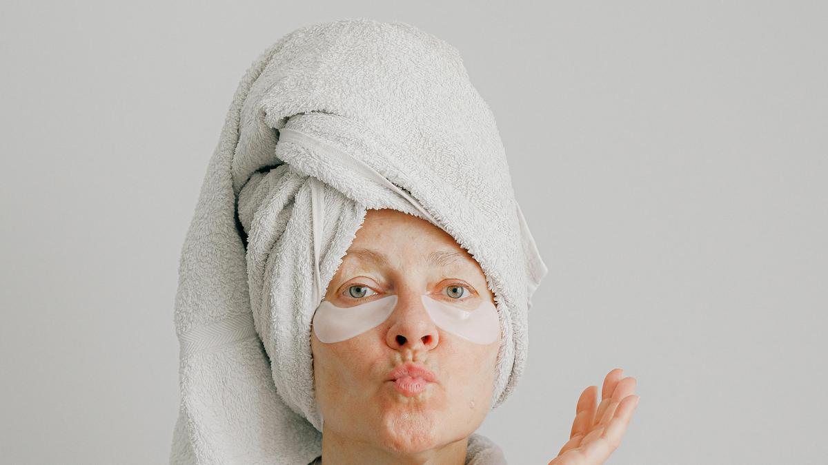 4 Kandungan Skincare Wajib untuk Perempuan Usia 40-an agar Kulit Tetap Kencang dan Awet Muda