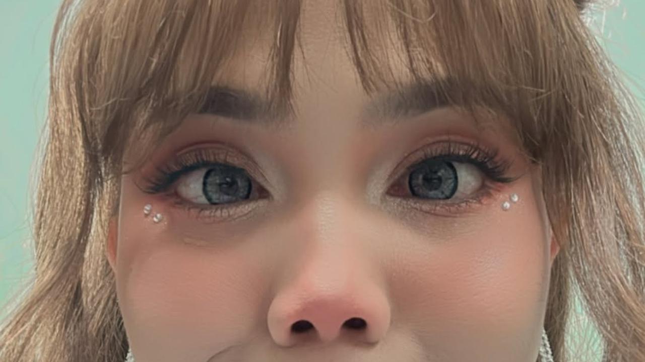 Bikin Pangling, Penampilan Rina Nose Cetar Membahana Bak Boneka