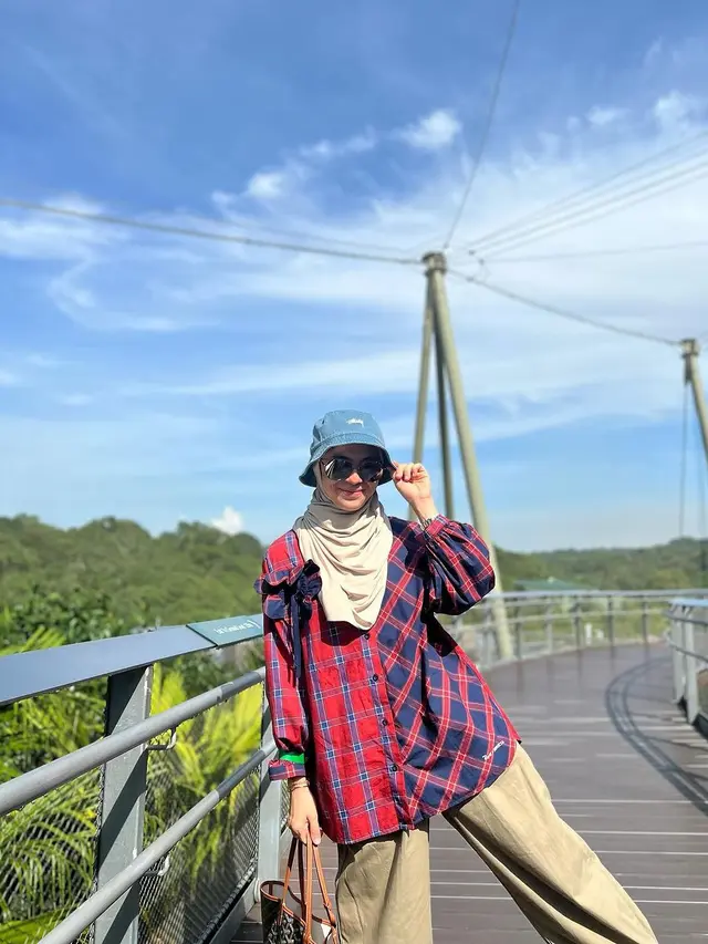 Gaya Casual dengan Bucket Head