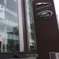 Dealer ini menggantikan showroom JLR yang sebelumnya terletak di kawasan Fatmawati.