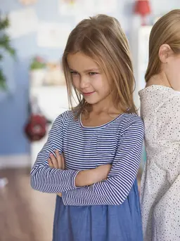 Cara Mengatasi Sibling Rivalry dengan Aktivitas Sederhana (Image by Freepik/gpointstudio)