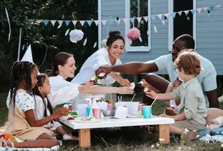 Bikin anak makin sehat, ini rahasia trik stimulasi grounding. [Dok/Pexels.com/Ron Lach].