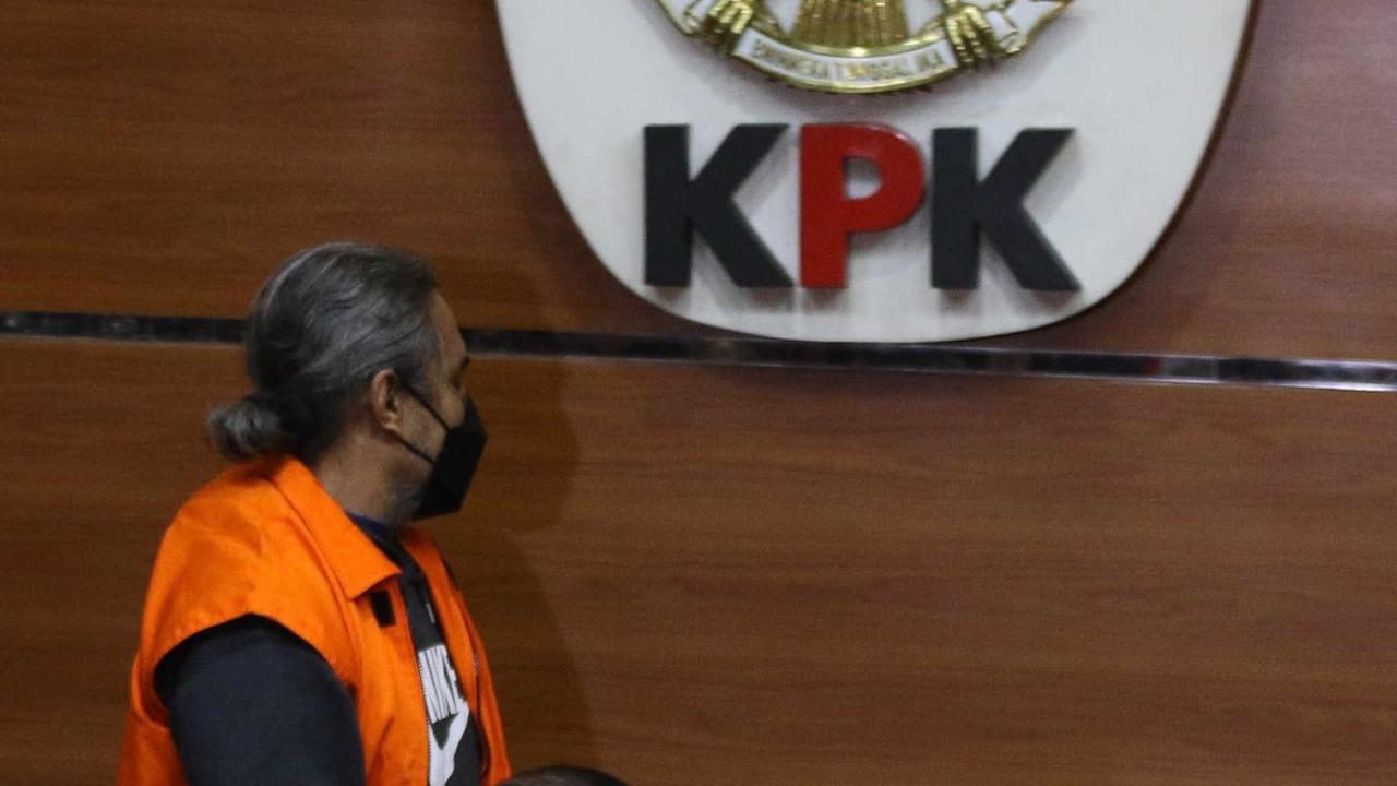 Majelis Hakim Pengadilan Tipikor pada Pengadilan Negeri Bandung menyatakan Heryanto Tanaka terbukti bersalah menyuap beberapa hakim agung melalui tim kuasa hukumnya yakni Theodorus Yosep Parera dan Eko Suparno.