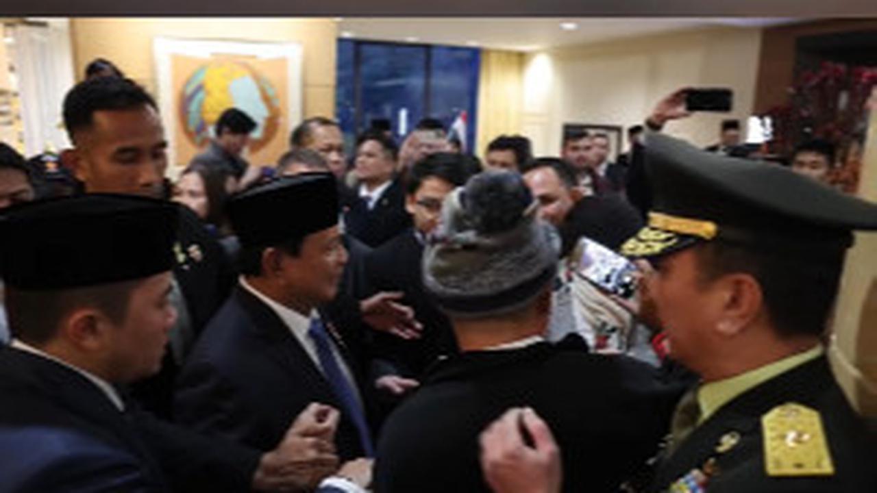 Sikap Spontan Mayor Teddy saat WNI di Amerika Ingin Foto Bareng Prabowo