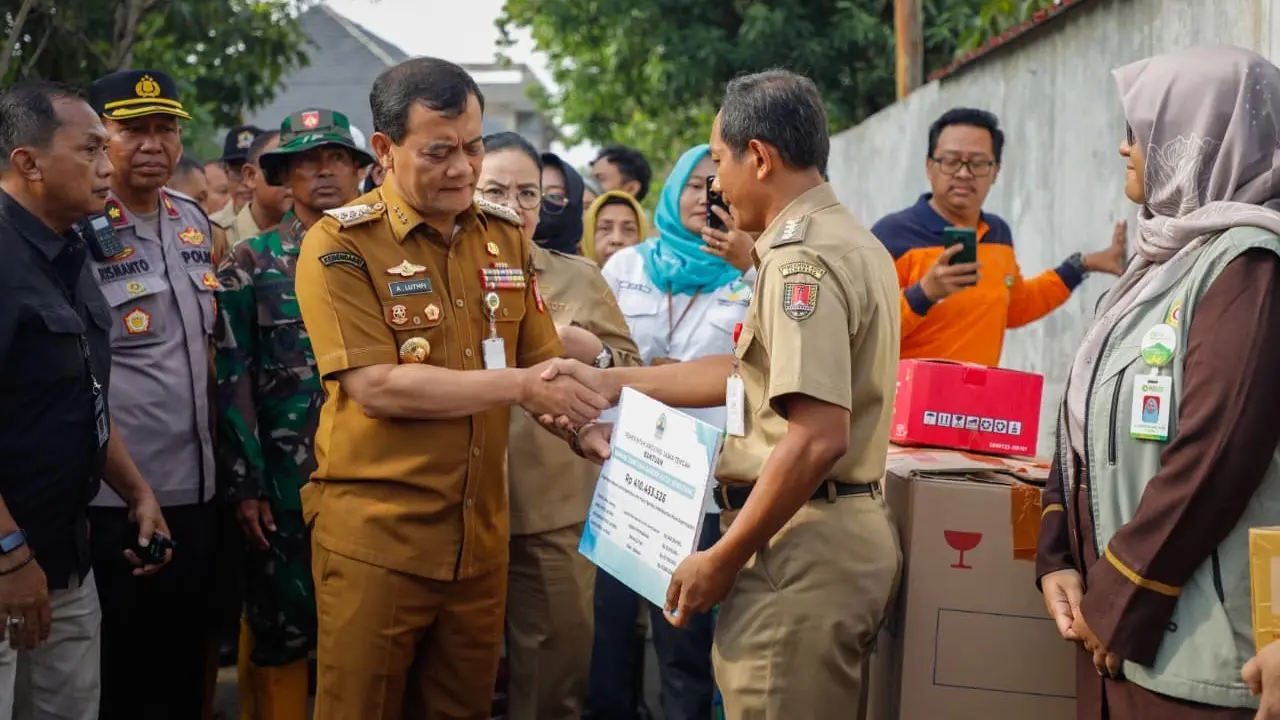 Gubernur Ahmad Luthfi Pastikan Bantuan Sampai ke Warga Terdampak