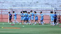 Cristiano Roland Curhat Jelang Lawan Indonesia U-17: Vietnam U-17 Mau Tak Mau Latihan di Tengah Cuaca Panas Ekstrem Surabaya