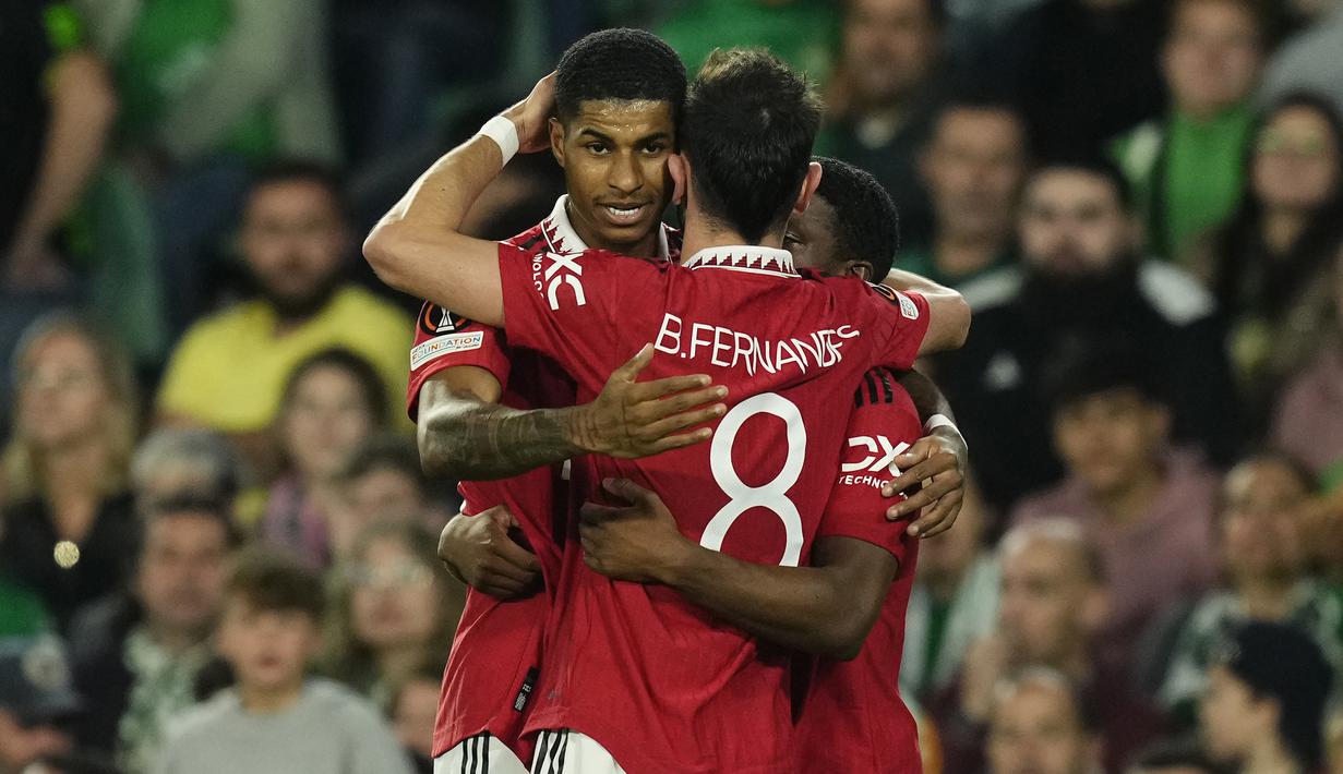 Manchester United total telah bermain dalam 6 edisi Liga Europa sejauh ini, yaitu pada musim 2011/2012, 2015/2016, 2016/2017, 2019/2020, 2020/2021 dan pada musim 2022/2023 ini. MU pun sukses meraih satu gelar pada musim 2016/2017. Meski hanya menjadi kompetisi kelas dua di Eropa, namun tak menjadi halangan bagi para pemain MU untuk unjuk ketajaman di Liga Europa. Tercatat ada 6 pemain MU dengan koleksi gol terbanyak sepanjang keikutsertaan di Liga Europa hingga kini. Siapa sajakah mereka? Yuk disimak uraiannya berikut ini. (AP Photo/Jose Breton)