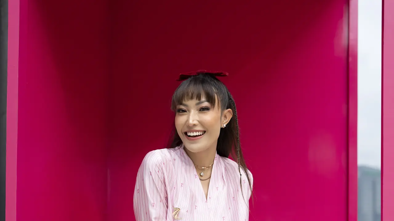 6 Inspirasi Outfit Buka Puasa dengan Nuansa Pink dari Ririn Ekawati hingga Cynthia Ramlan