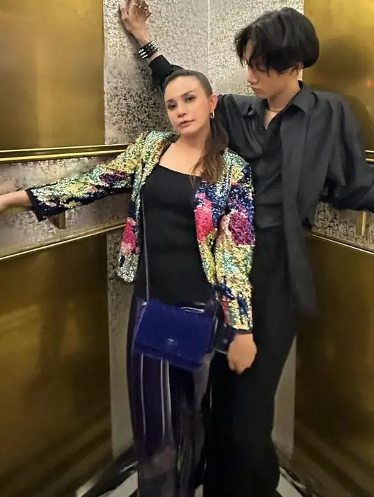 Sedangkan putra semata wayang pernikahannya dengan Yoyo telah usia remaja. Rizky diketahui lahir pada 3 Oktober 2006. [Instagram/itsrossa910]