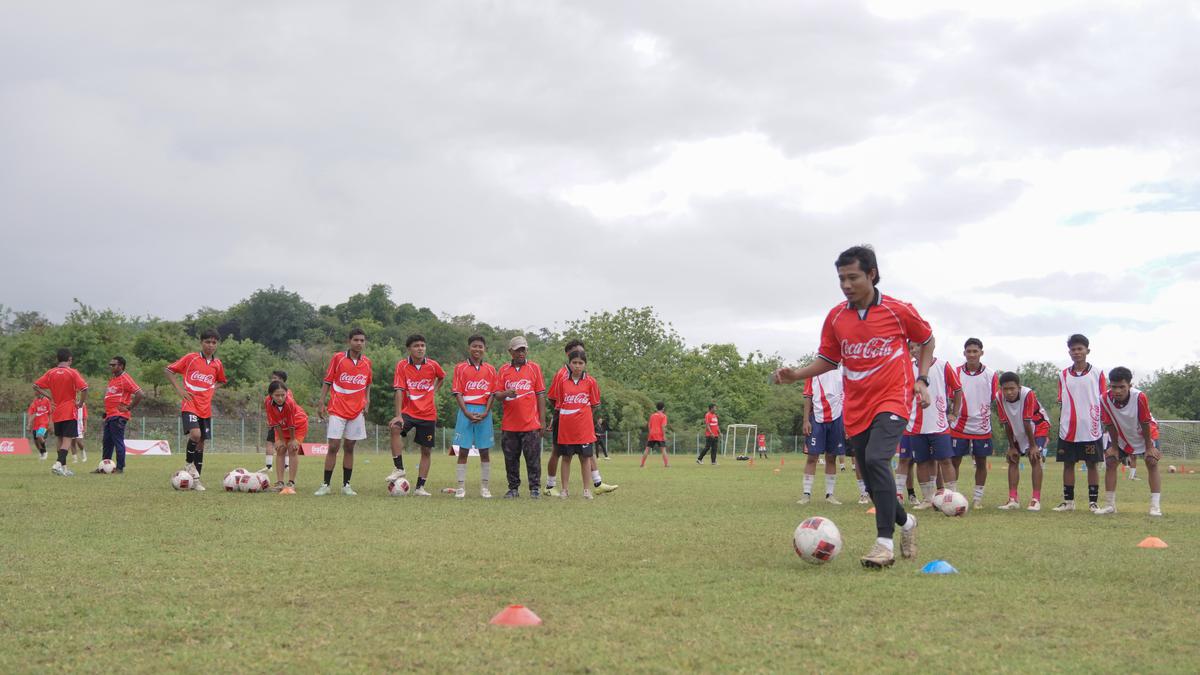 Kehadiran Evan Dimas Darmono Bikin Festival Sepak Bola Rakyat di Labuan Bajo Bergairah