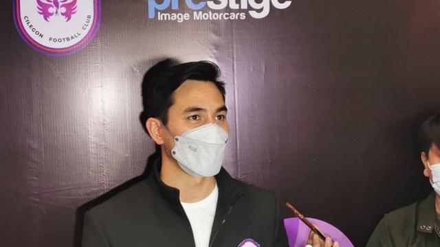 Darius Sinathrya di sela-sela acara buka puasa bersama Rans Cilegon FC di Prestige Image Motorcars, Pluit, Jakarta Utara, Minggu (2/5/2021).