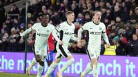 Conor Gallagher dari Chelsea merayakan gol pertama timnya dalam pertandingan tersebut, selama pertandingan sepak bola Liga Premier Inggris antara Crystal Palace dan Chelsea, di Selhurst Park, di London, Senin, 12 Februari 2024. (John Walton/PA via AP)