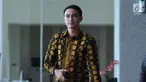 Gubernur Jambi, Zumi Zola bersiap meninggalkan gedung KPK, Jakarta, Senin (22/1). Zumi Zola dimintai keterangan terkait penyelidikan baru terkait kasus dugaan suap dana APBD Provinsi Jambi. (Liputan6.com/Helmi Fithriansyah)