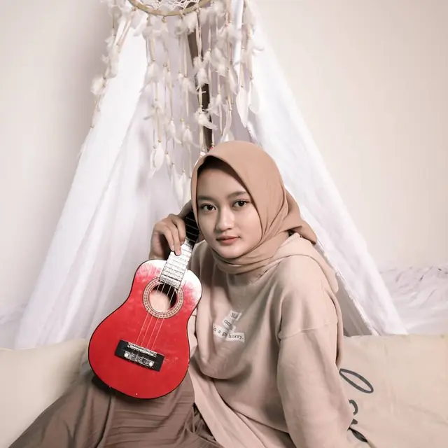 6 Potret Reyna Fakhira, Wanita yang Disebut ‘Kembaran’ Dinda Hauw