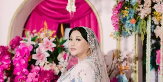 Melalui akun Instagramnya, Clarissa Putri menggelar potret penampilannya saat pengajian jelang menikah. Acara  berlangsung pada Jumat 5 Juli 2024 pagi. [@clarissaputri_].