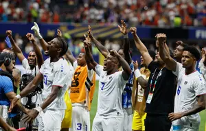 Skuad Tanjung Verde merayakan hasil imbang 0-0 versus Spanyol di Grup H Piala Dunia 2026, Senin (15/6/2026). (AP Photo/Erik S. Lesser)