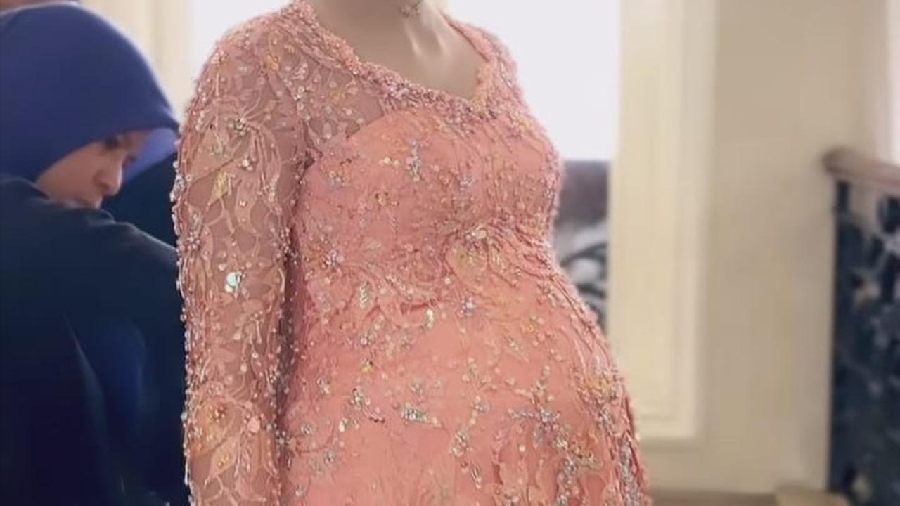 Potret Cantik & Anggunnya Jessica Mila Jalani Prosesi Adat Batak Mambosuri, Pakai Kebaya Warna Lembut