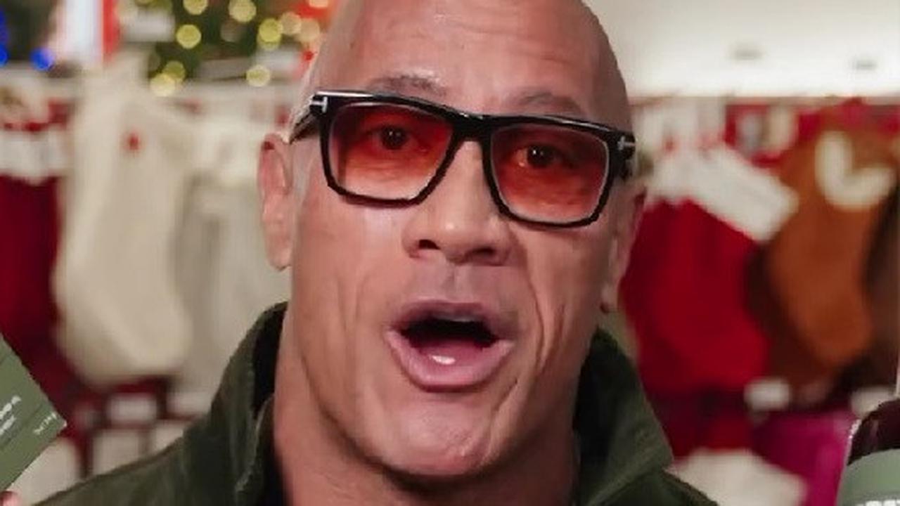 Momen Kocak The Rock Pasrah Didandani Anak-anaknya Sebelum Berangkat Nge-Gym, Muka Penuh Lipstik Beraneka Warna