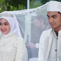 Adegan pernikahan Madina dan Attar diperankan Cut Syifa dan Vicky Kalea dalam Love Story The Series (Foto: Instagram @sinetron.sctv)
