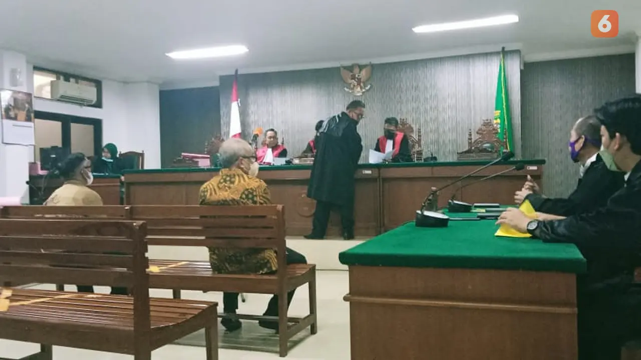 Pembacaan dakwaan perkara dugaan korupsi pembebasan lahan Bandara Mengkendek (Liputan6.com/Eka Hakim)