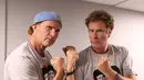 Berikutnya ada Chad Smith, drummer band RHCP dan komedian Will Ferrell. Mereka sempat 'diadu' di Tonight Show yang dipandu Jimmy Fallon. [Radio X]