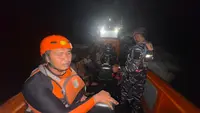 Perahu Terbalik di Tengah Laut, 8 Nelayan Alami Detik-Detik Mencekam