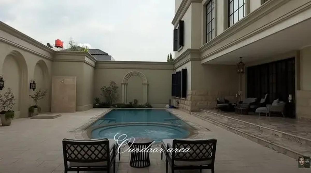Model Kolam Renang di Rumah Tasya Farasya, Desainnya Serasa Liburan di Resort Mewah