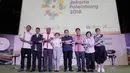 Foto bersama perwakilan Kemenpora, Emtek, INASGOC dan atlet saat jumpa pers di SCTV Tower, Jakarta, Kamis, (8/2/2018). Emtek Group akan menayangkan siaran Asian Games 2018. (Bola.com/M Iqbal Ichsan)