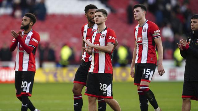 Foto: Petaka Kartu Merah Mason Holgate untuk Sheffiled, Berakhir Dibantai 0-5 oleh Brighton