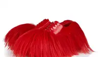 Koleksi Debut Jaden Smith untuk Louboutin, Sepatu Merah Berbulu Seharga Rp33,5 Juta Diolok-olok