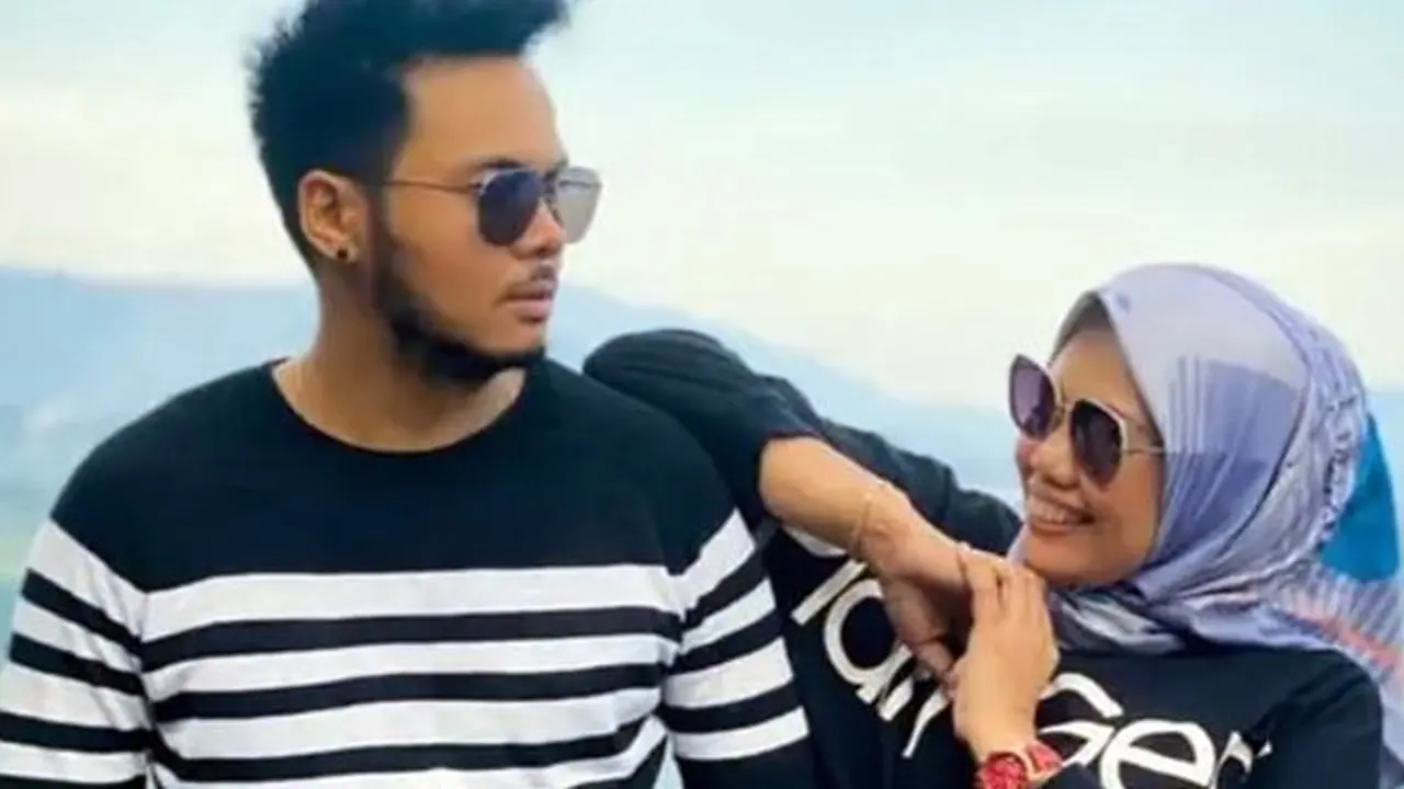 Elly Sugigi