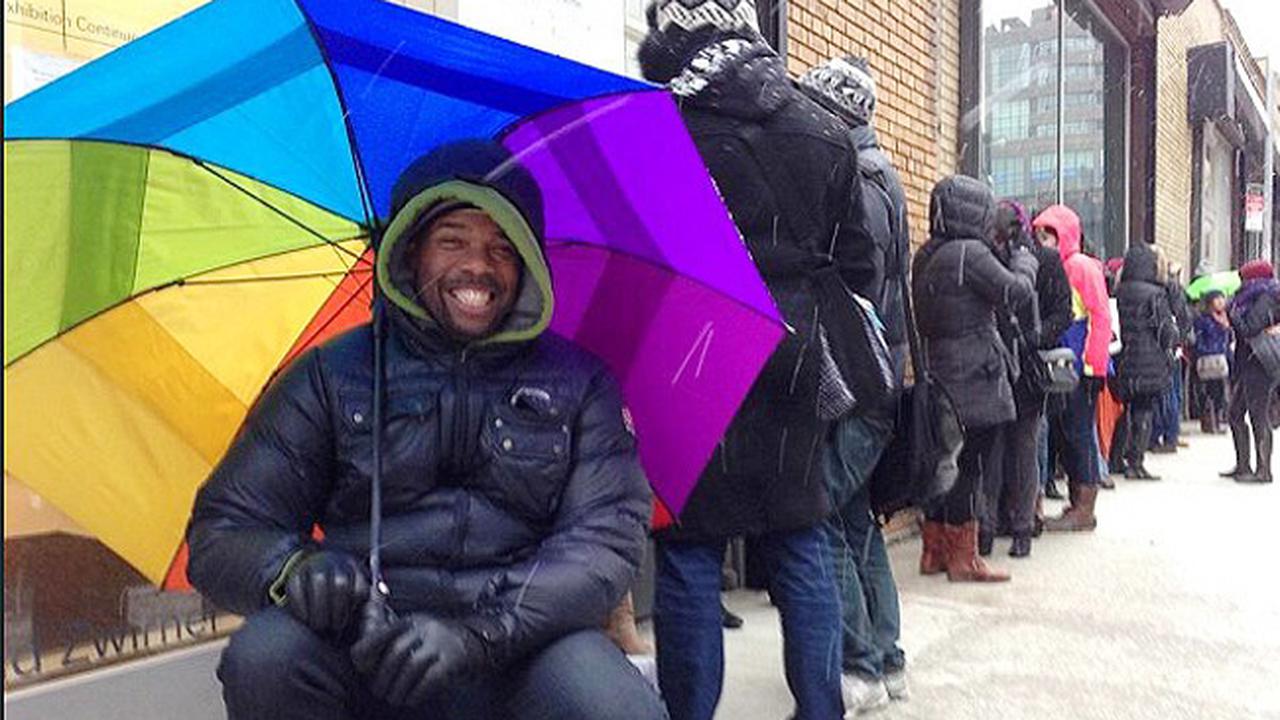 Bisnis Jasa `Menunggu`, Pria Ini Raup Rp 4,7 Juta dalam Sehari