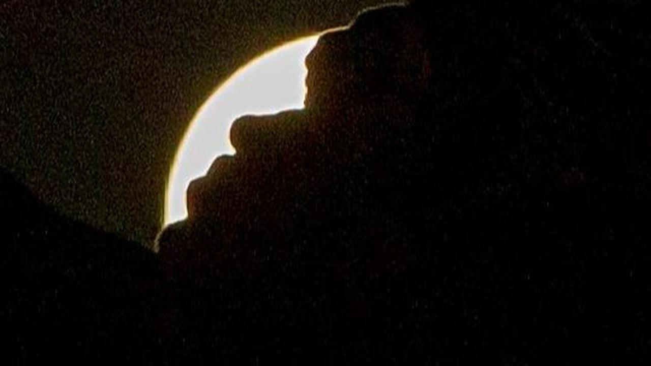 Fenomena Supermoon yang terjadi pada 1 Agustus 2023 ini disebut dengan fenomena Sturgeon Moon atau Bulan Sturgeon.