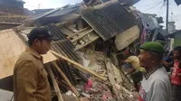 Rumah roboh akibat gempa Banten yang mengguncang sejumlah daerah di Jawa Barat. (istimewa)