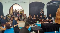 Prosesi Semana Santa di Larantuka, Kabupaten Flores Timur telah dimulai. Ribuan umat Katolik berkumpul di Kapel Tuan Meninu, Kelurahan Sarotari, Larantuka, Kabupaten Flores Timur.