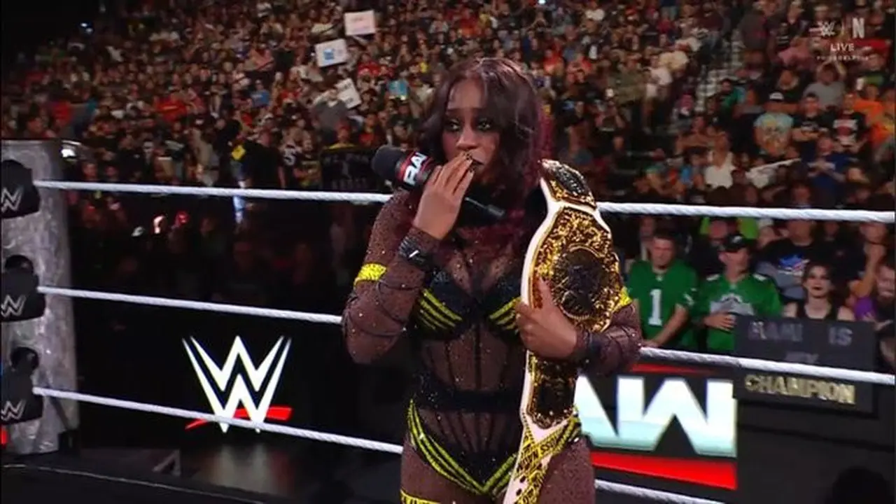 WWE's Naomi Announces Pregnancy: Give Up the Women's World Title