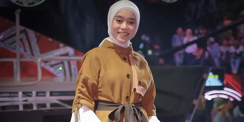 Lesti Kejora dalam Balutan Hijab Putih Penuh Pesona