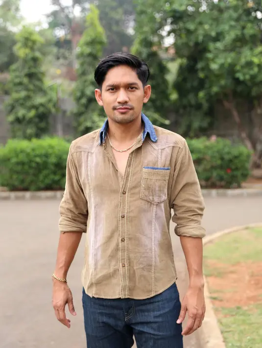 Ditemui di Studio Persari, Ciganjur, Jakarta Selatan, Selasa (10/11/2015), Ibnu mengaku sempat kemedan demi aktingnya menjadi poltak. (Andy Masela/Bintang.com)