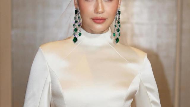 Potret Pevita Pearce di Resepsi Pernikahan Malaysia, Memesona dengan Perhiasan Mewah dan Makeup Flawless (credit: https://www.instagram.com/archangelachelsea/)