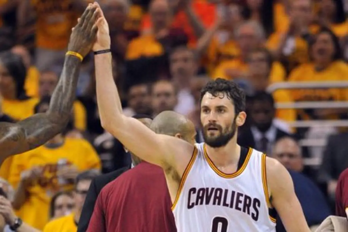 Kevin Love dan LeBron James (Cleveland Cavaliers)