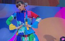 Outfit Warna-Warni Chika Jessica dengan Sepatu 'Jerapah', Bikin Mood Ikut Jadi 'Happy
