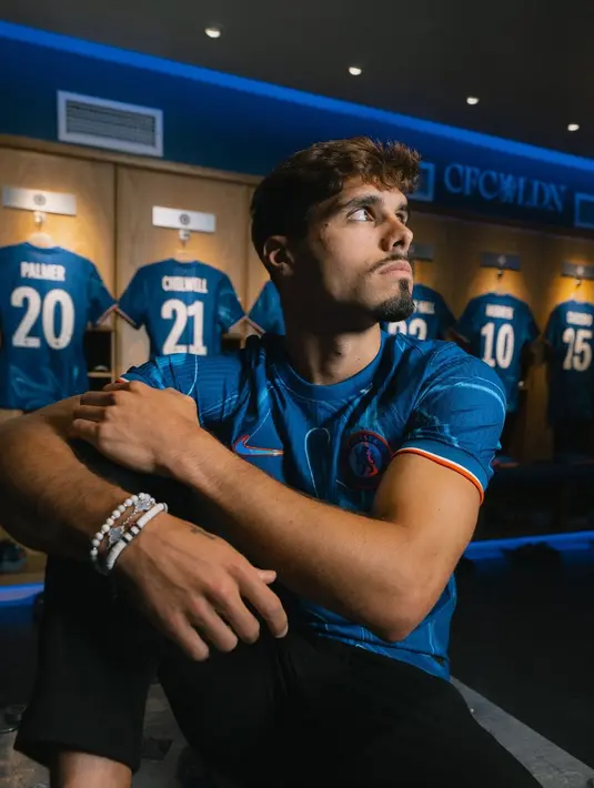 Chelsea mendatangkan Pedro Neto dari sesama klub Premier League Wolverhampton. Winger asal Portugal tersebut akan bersaing dengan Raheem Sterling, Mykhailo Mudryk dan Noni Madueke di bawah asuhan Enzo Maresca. Karier Neto banyak diganggu cedera sejak bergabung dengan Wolves pada tahun 2019. (FOTO: instagram.com/pedroneto_30/)