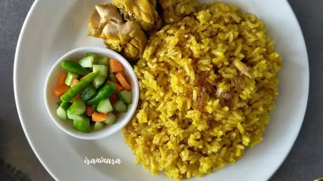 Resep nasi kebuli ayam magic com dari akun @iraninara di Cookpad