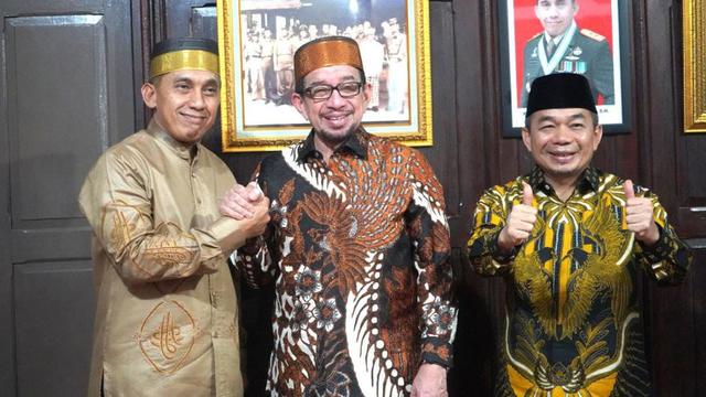 Ketua Majelis Syura PKS Dr Salim Segaf Aljufri dalam Program Dr Salim Menyapa Indonesia di Provinsi Sulawesi Selatan melakukan silaturahmi dengan Pangdam XIV/Hasanuddin Mayjen TNI Andi Muhammad.