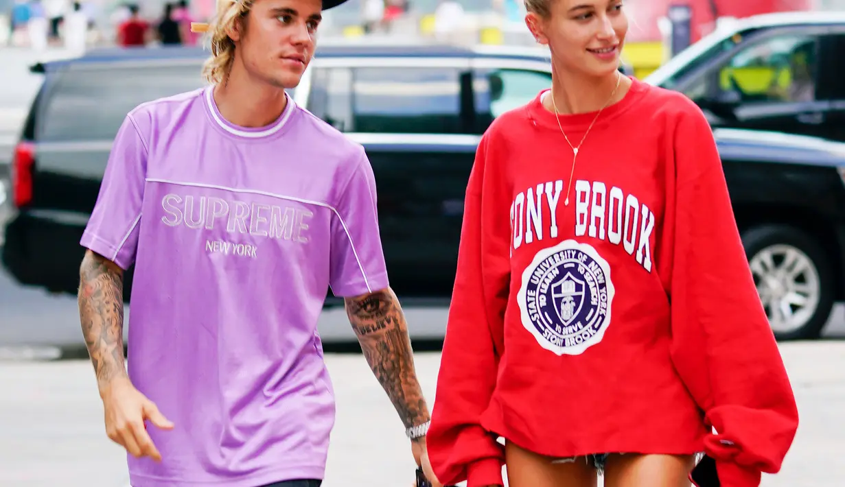 Justin dan Hailey bahkan menghadiri pengadilan di New York City untuk mendapatkan surat izin pernikahan. (People Magazine)