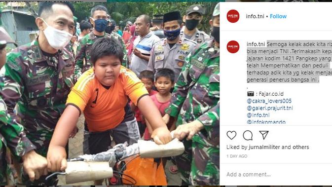 Jajaran Kodim Pangkep Beri Sepeda Baru untuk Bocah Korban Perundungan  (Foto: Instagram info.tni)