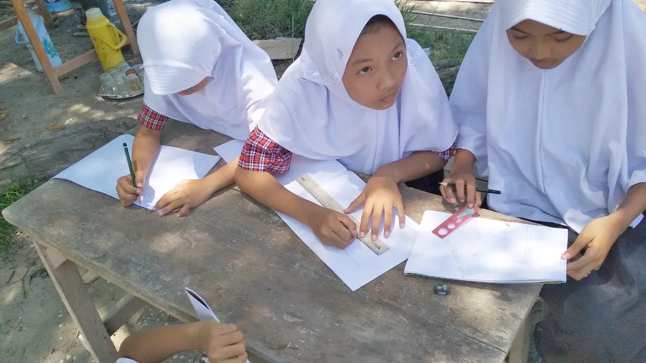 Sekolah ambruk
